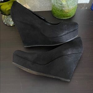 Chic Black Wedge Shoes